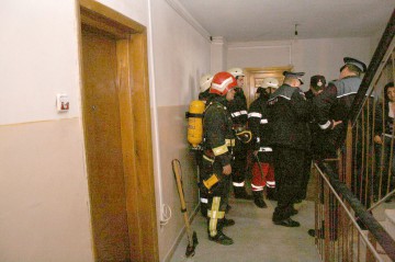 Bărbat găsit mort în casă